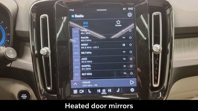 2023 Volvo XC40 B5 Plus Bright Theme