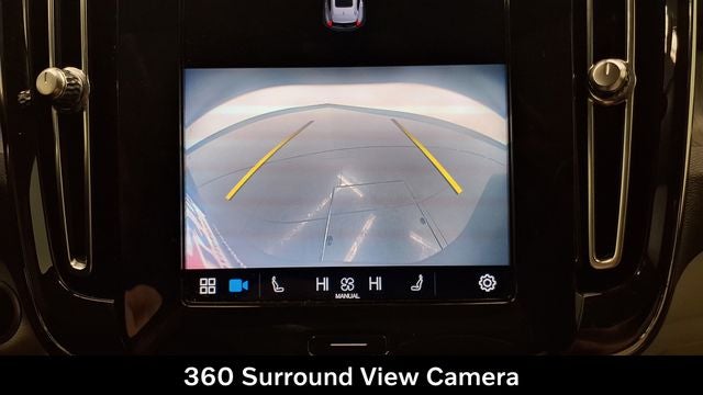 2023 Volvo XC40 B5 Plus Bright Theme