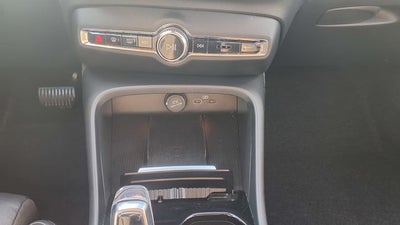 2024 Volvo XC40 B5 Plus Dark Theme