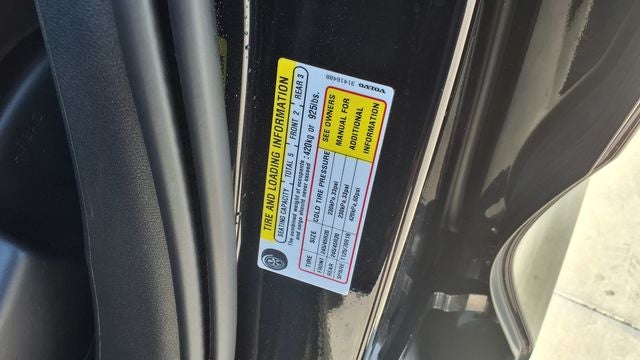 2024 Volvo XC40 B5 Plus Dark Theme