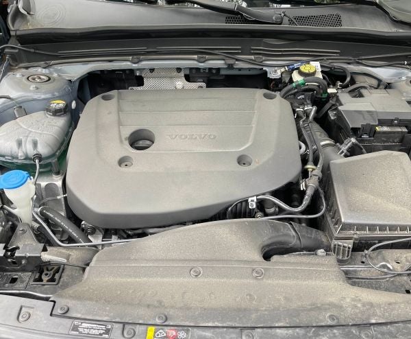 2023 Volvo XC40 B5 Plus Dark Theme