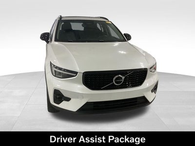 2023 Volvo XC40 B5 Plus Dark Theme