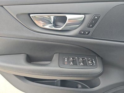 2025 Volvo V60 Cross Country B5 Plus