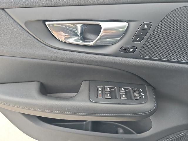 2025 Volvo V60 Cross Country B5 Plus