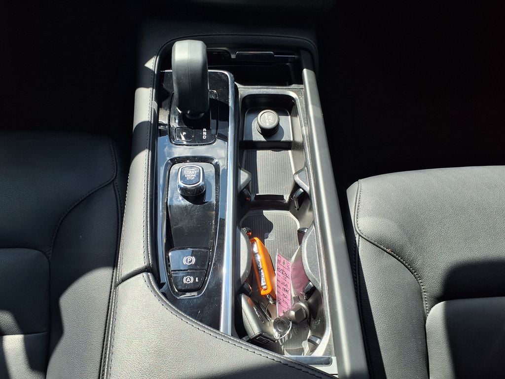 2025 Volvo XC90 B5 Core