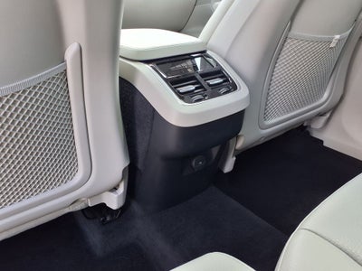 2025 Volvo XC90 B5 Core