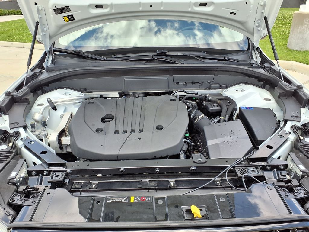 2025 Volvo XC60 B5 Plus