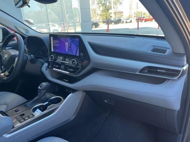 2025 Toyota Highlander Hybrid Platinum