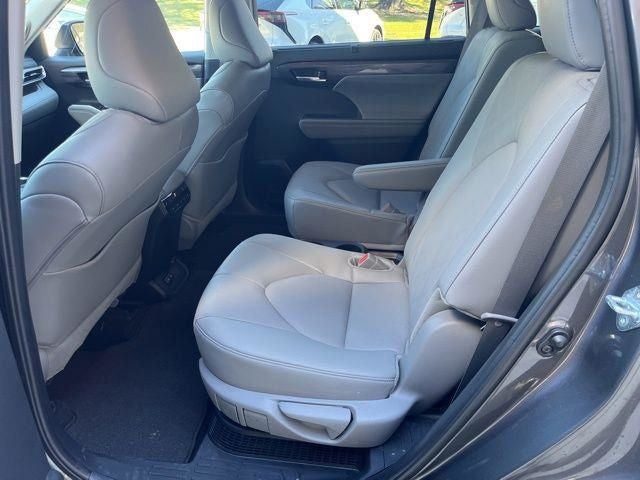 2025 Toyota Highlander Hybrid Platinum