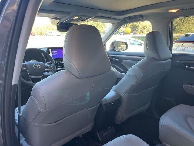 2025 Toyota Highlander Hybrid Platinum