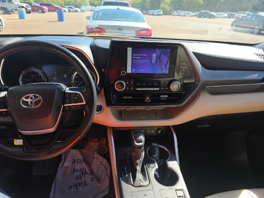 2024 Toyota Highlander Hybrid XLE