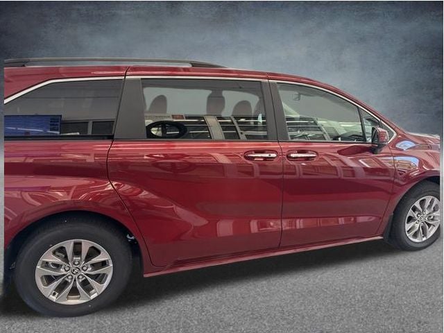 2026 Toyota Sienna XLE 8 Passenger