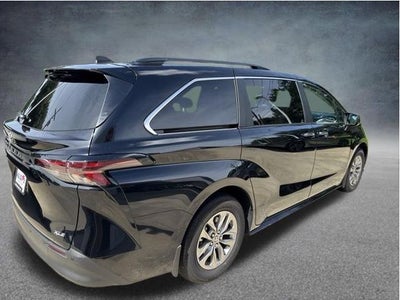 2026 Toyota Sienna XLE 8 Passenger