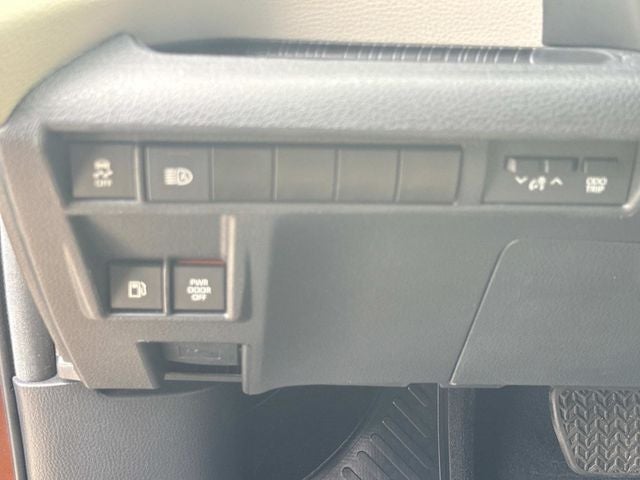 2024 Toyota Sienna XLE 8 Passenger