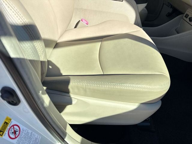 2014 Toyota Prius v Five