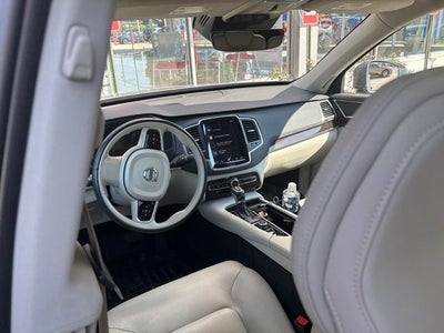2019 Volvo XC90 T6 Momentum